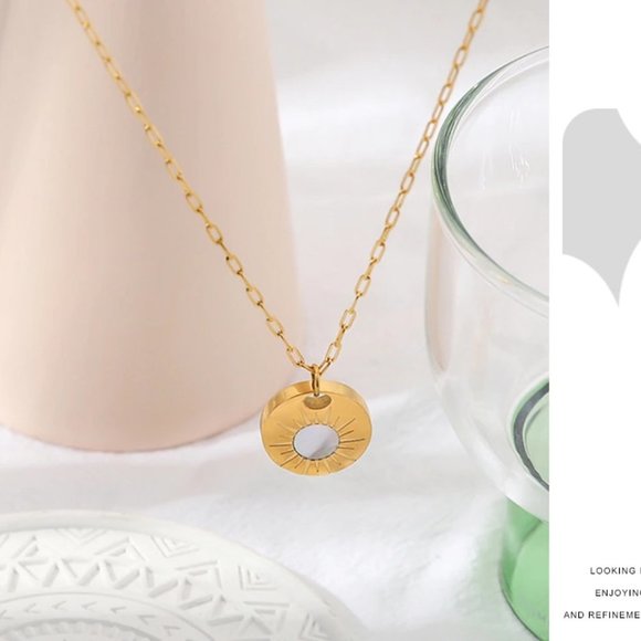 New 18K Gold Plated Round Natural Shell Sun Round Pendant Necklace - Picture 4 of 6